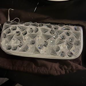 🆕🆙Badgely Mischka Silver Heather Clutch